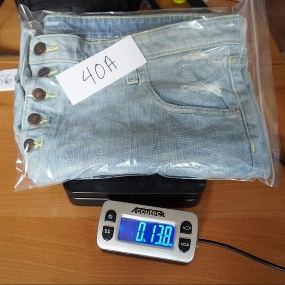 Mossimo sz 18 Distressed Boyfriend Shorts Light Wash - Picture 6 of 7